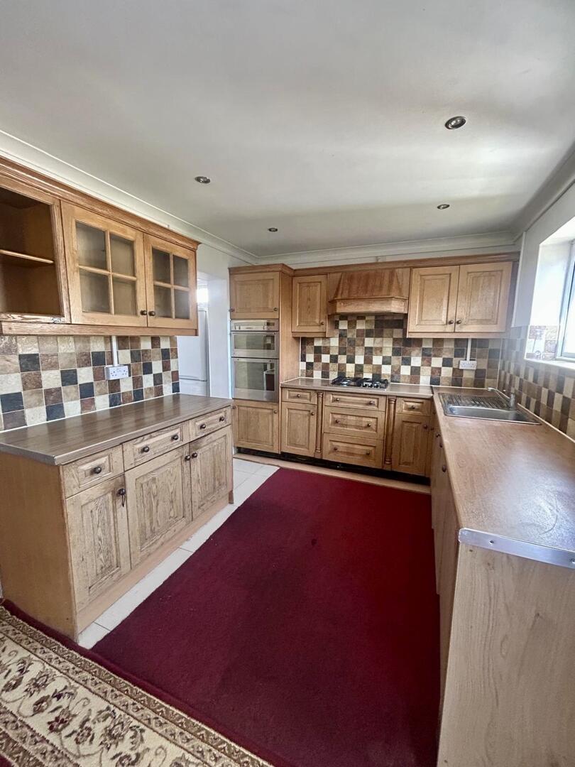 3 bed property in Adelphi Crescent, Hayes